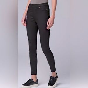 2 Pairs NWT Simply Vera (Vera Wang) mid-Rise All-Day Denim Leggings Sz M